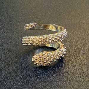 Metal gold tone snake swirl ring chic